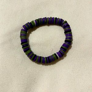 Clay-bead purple camo bracelet